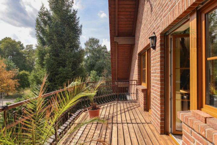Balkon (DG)