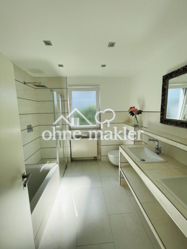Modernes Badezimmer