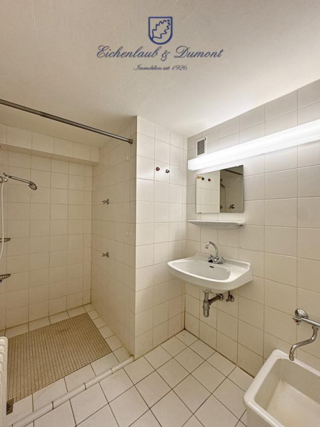 Dusche und Fußbecken UG