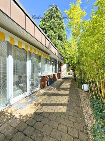 Seitliche Terrasse