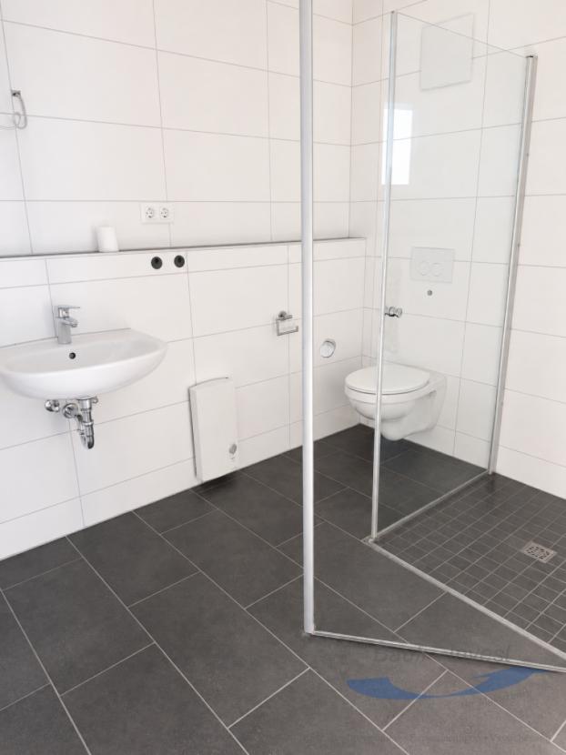 Badezimmer mit Dusche