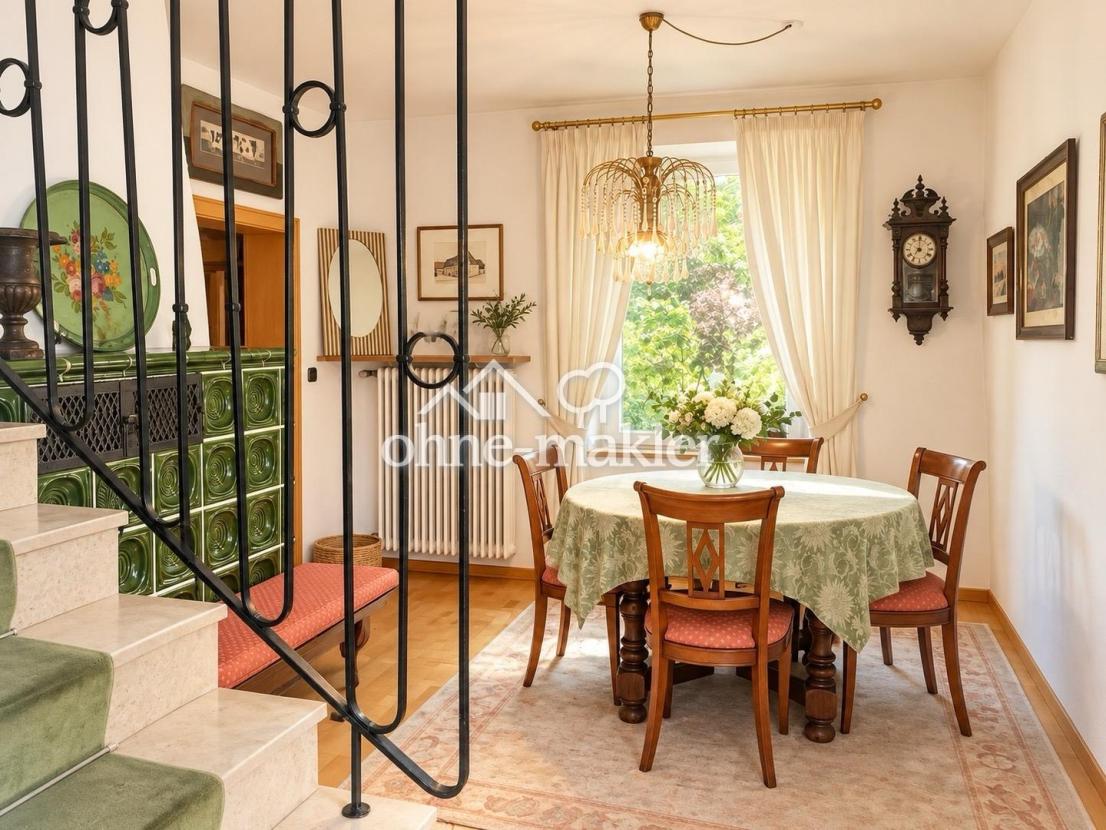 Esszimmer mit Kachelofen