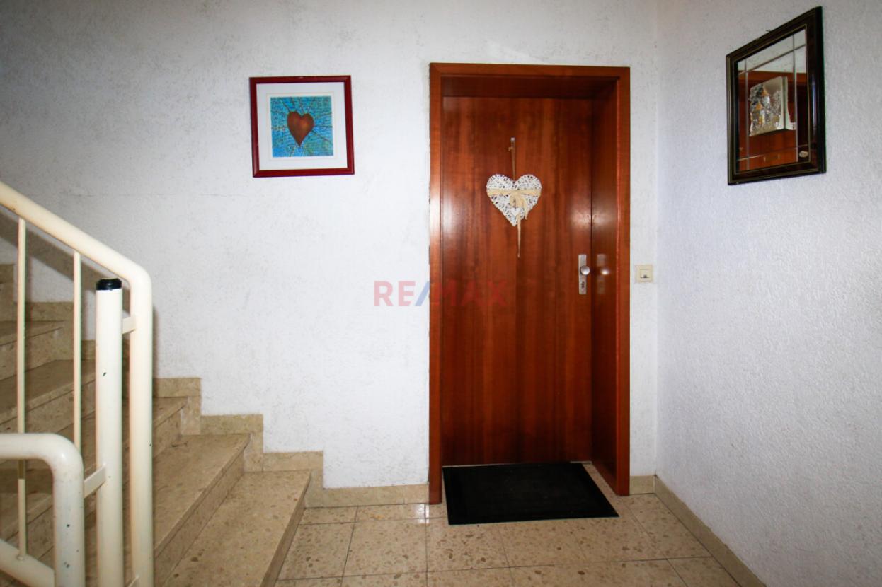 1.OG Wohnungstür