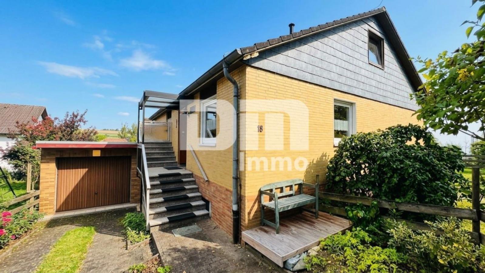 Titel Frontansicht / Garage