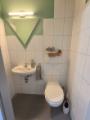 links- (3) Gäste WC