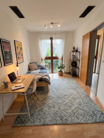 links- (4) Jugendzimmer