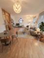 links- (6) Wohnzimmer