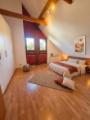 links- (8) Schlafzimmer