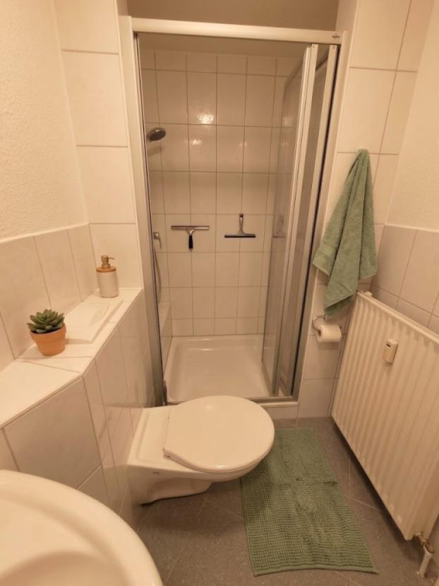 rechts- (1) Dusche