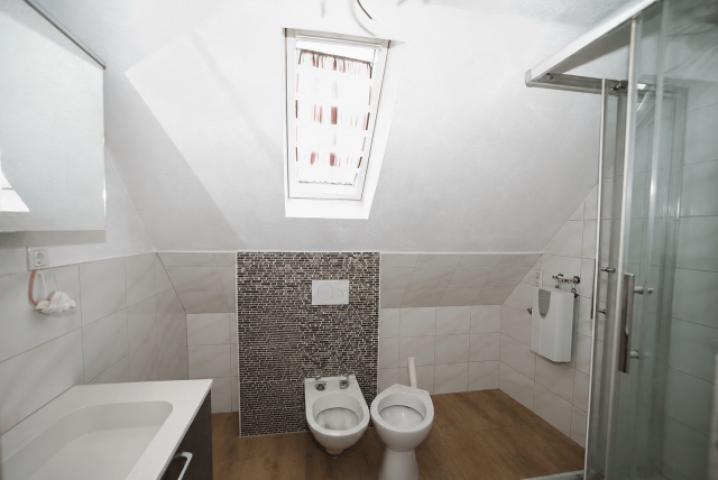 Tageslichtbad mit Dusche und W