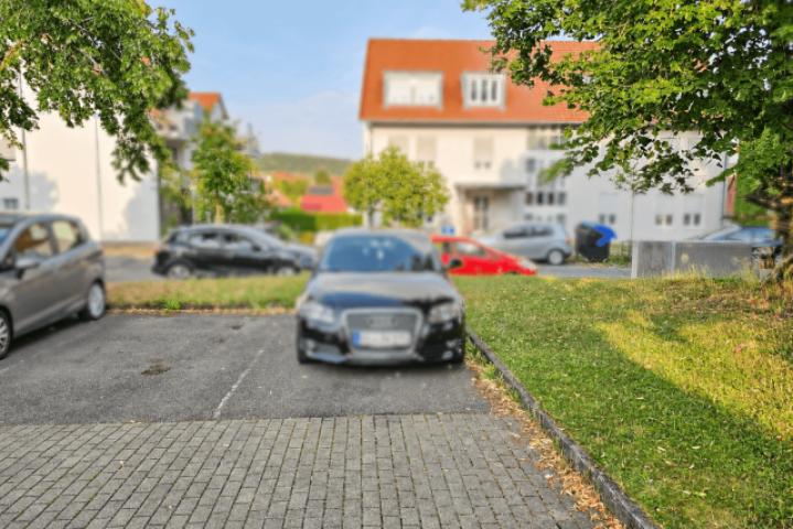 Parkplatz im natürlichen Tageslicht-6