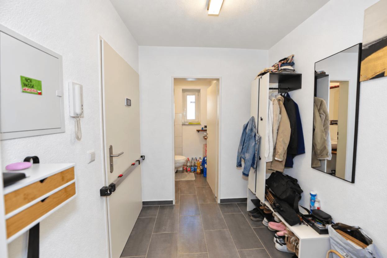 Flur mit Blick ins Gäste-WC-2