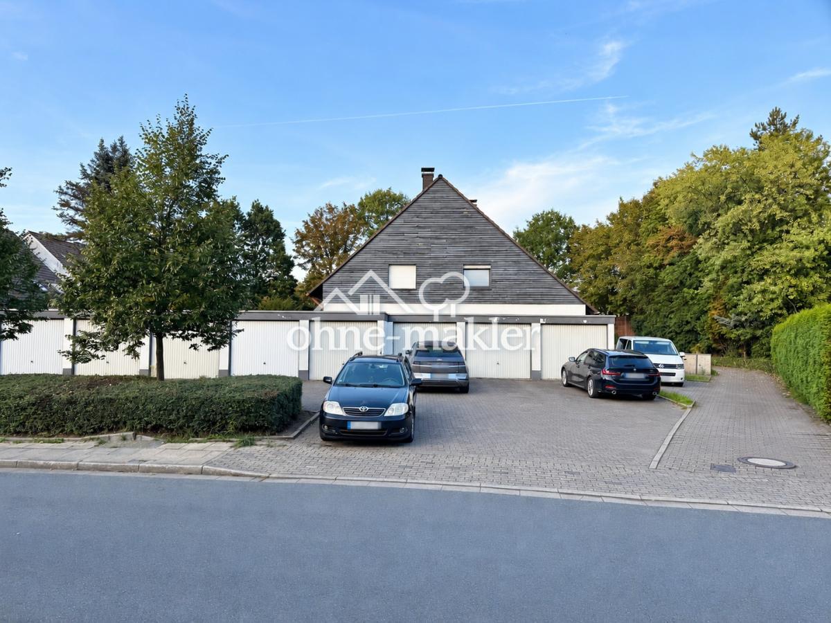 Ruhiger Garagenvorplatz