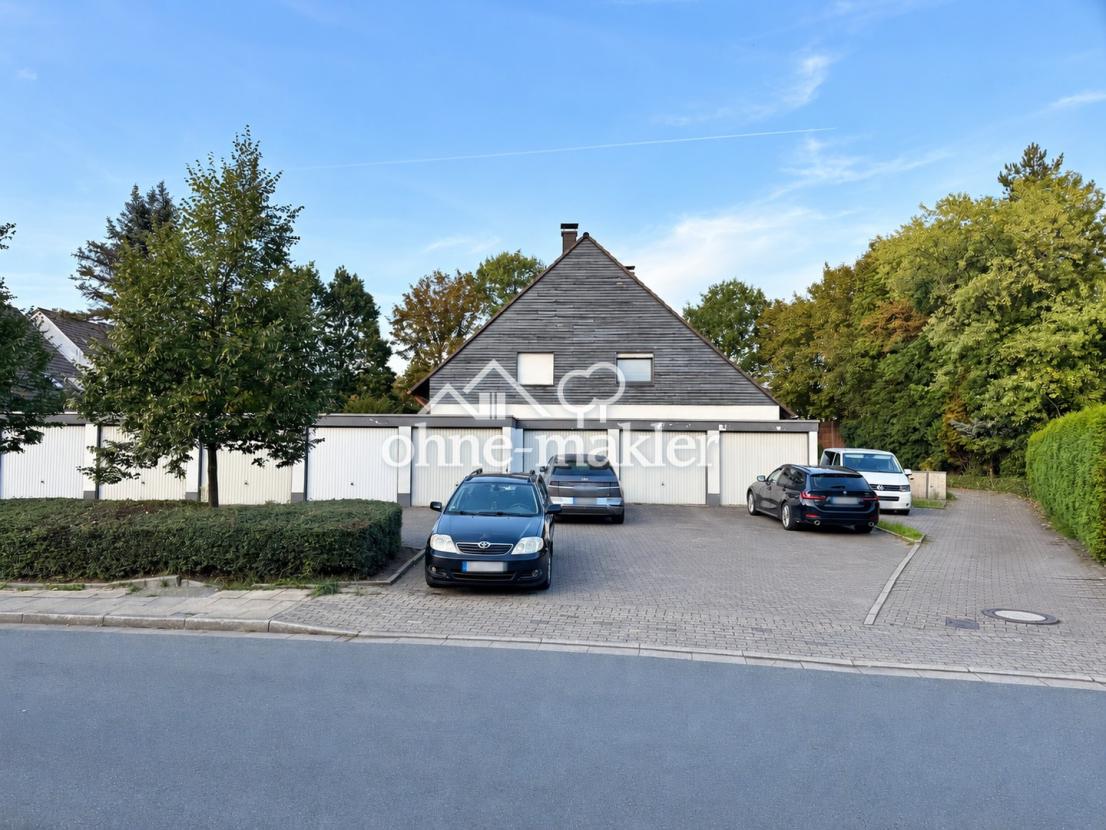 Ruhiger Garagenvorplatz