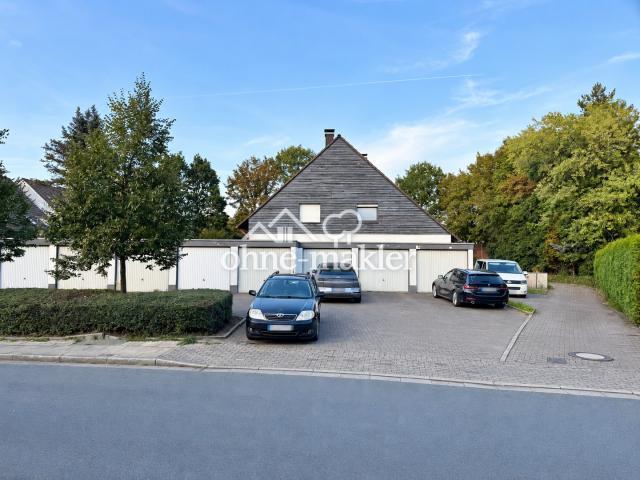 Ruhiger Garagenvorplatz
