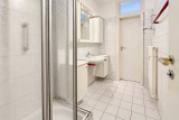 Badezimmer mit zwei Eingänge_