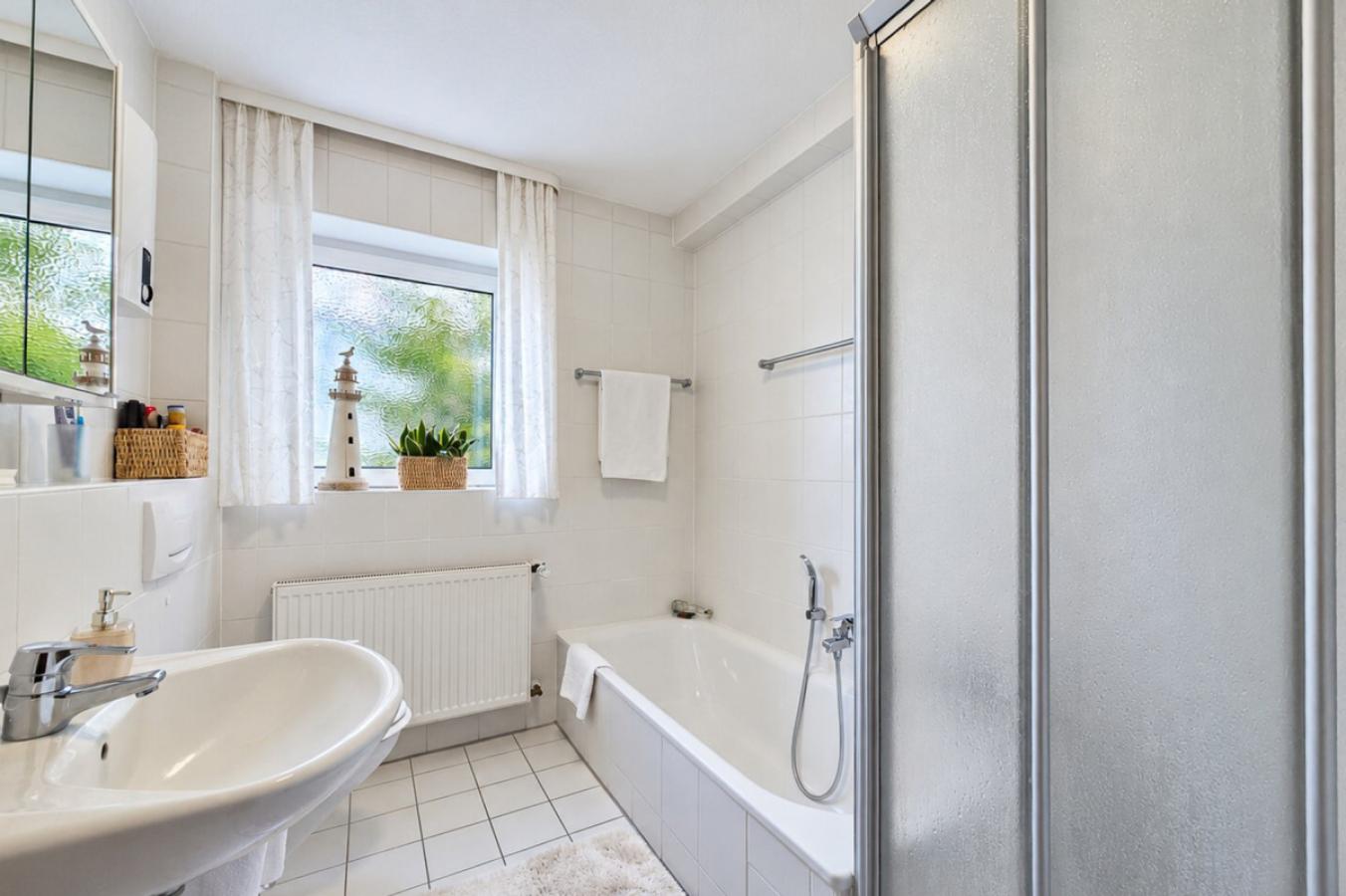 Badezimmer_Hochparterre_Wohnung