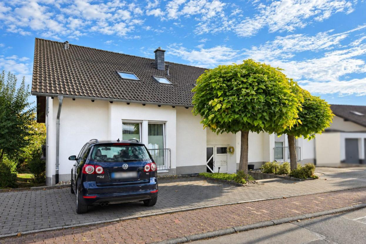 Stellplaetze_vorm_Haus