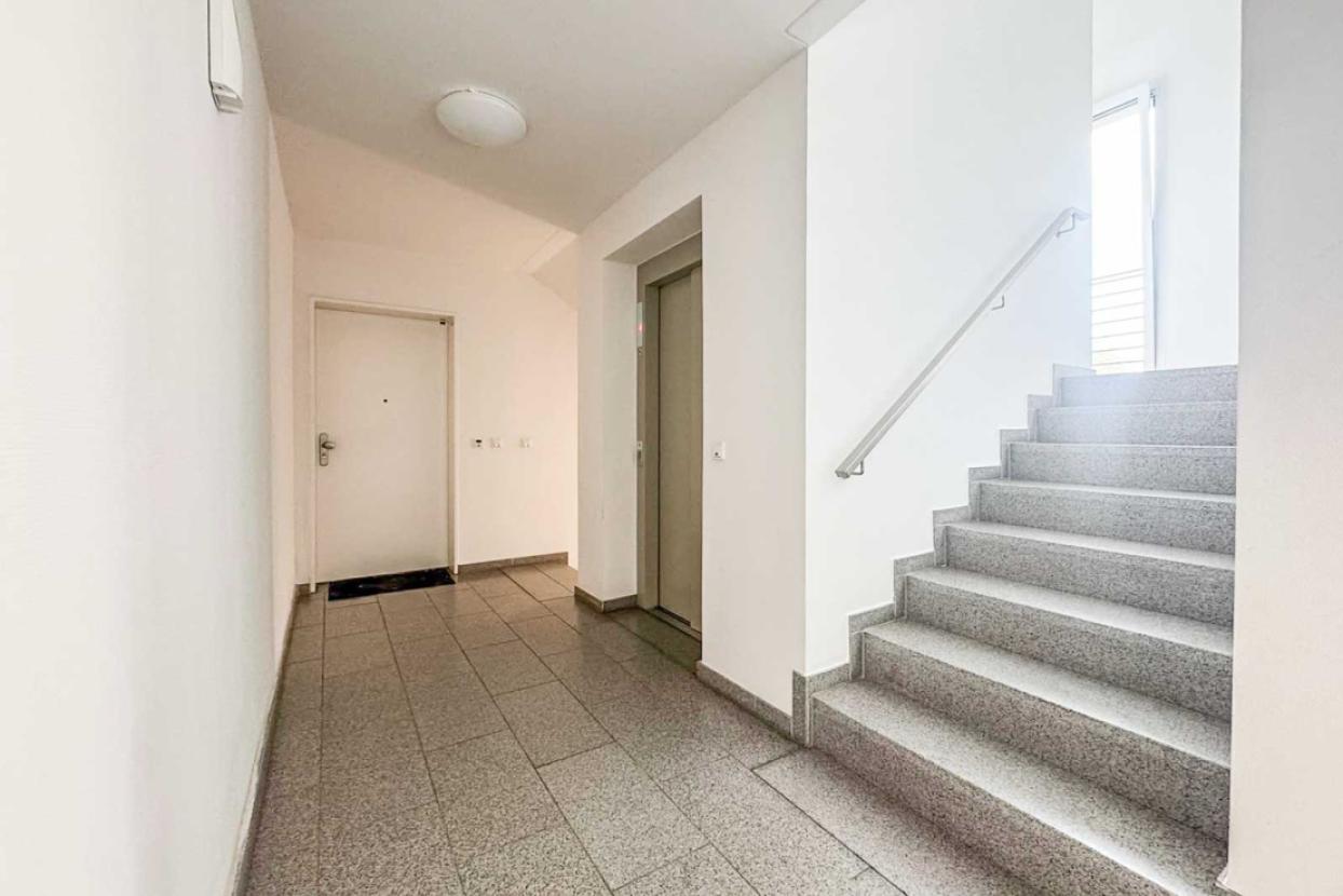 Hausflur inkl. Personenaufzug