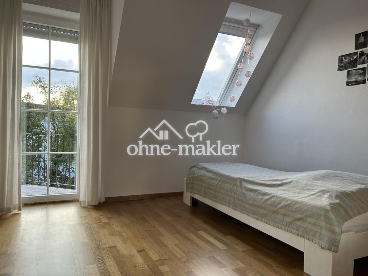 Schlafzimmer mit Balkon 1.OG