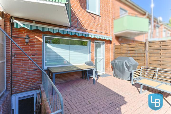Terrasse mit Kellerzugang