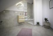 Badezimmer mit Dusche