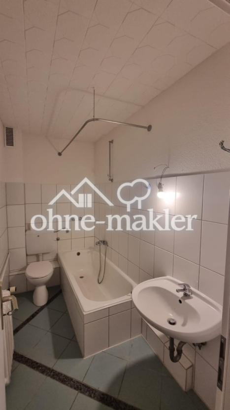Bad mit Badewanne