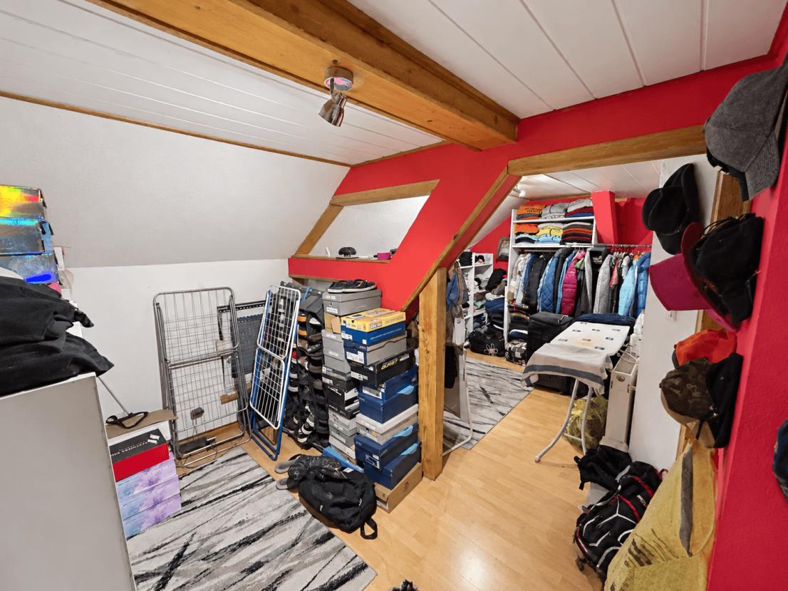 Schlafzimmer/ Garderobe