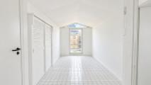 Heller skandinavischer Dachgeschossflur