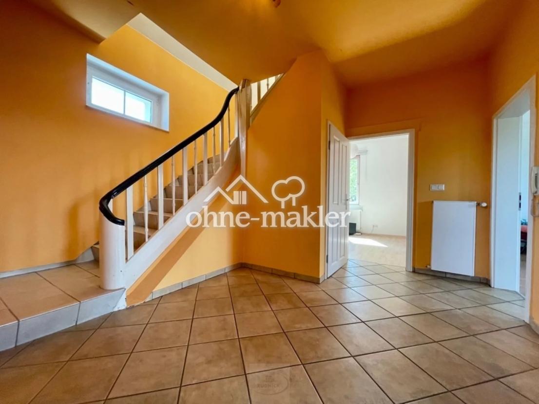 Flur OG, Treppe zum DG