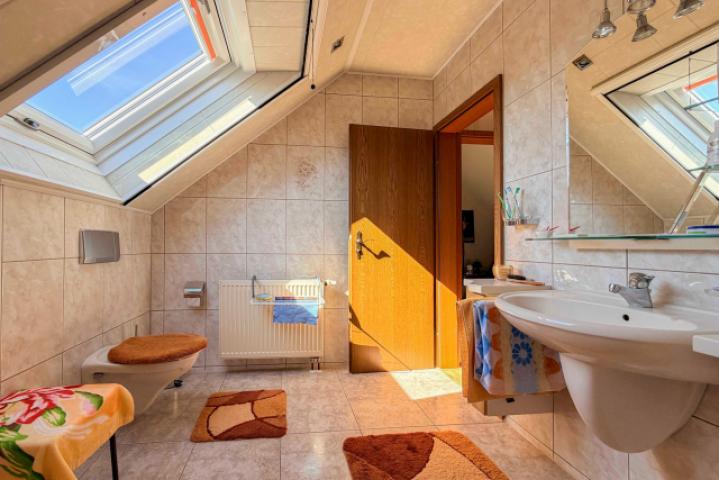 Badezimmer Ansicht 01
