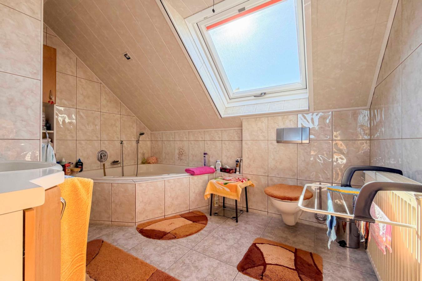 Badezimmer Ansicht 02