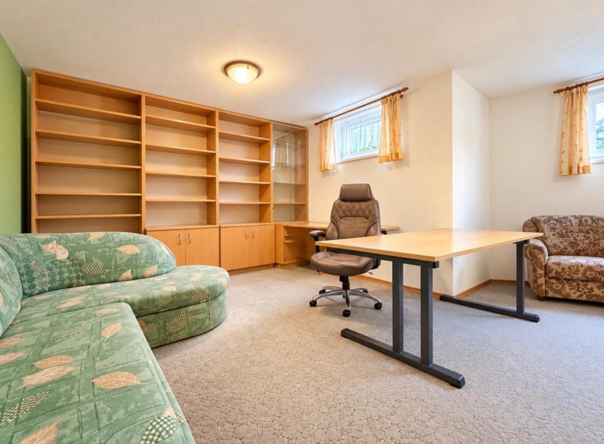Arbeits,-Gästezimmer UG