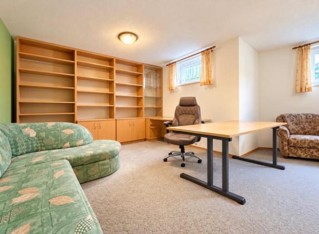 Arbeits,-Gästezimmer UG