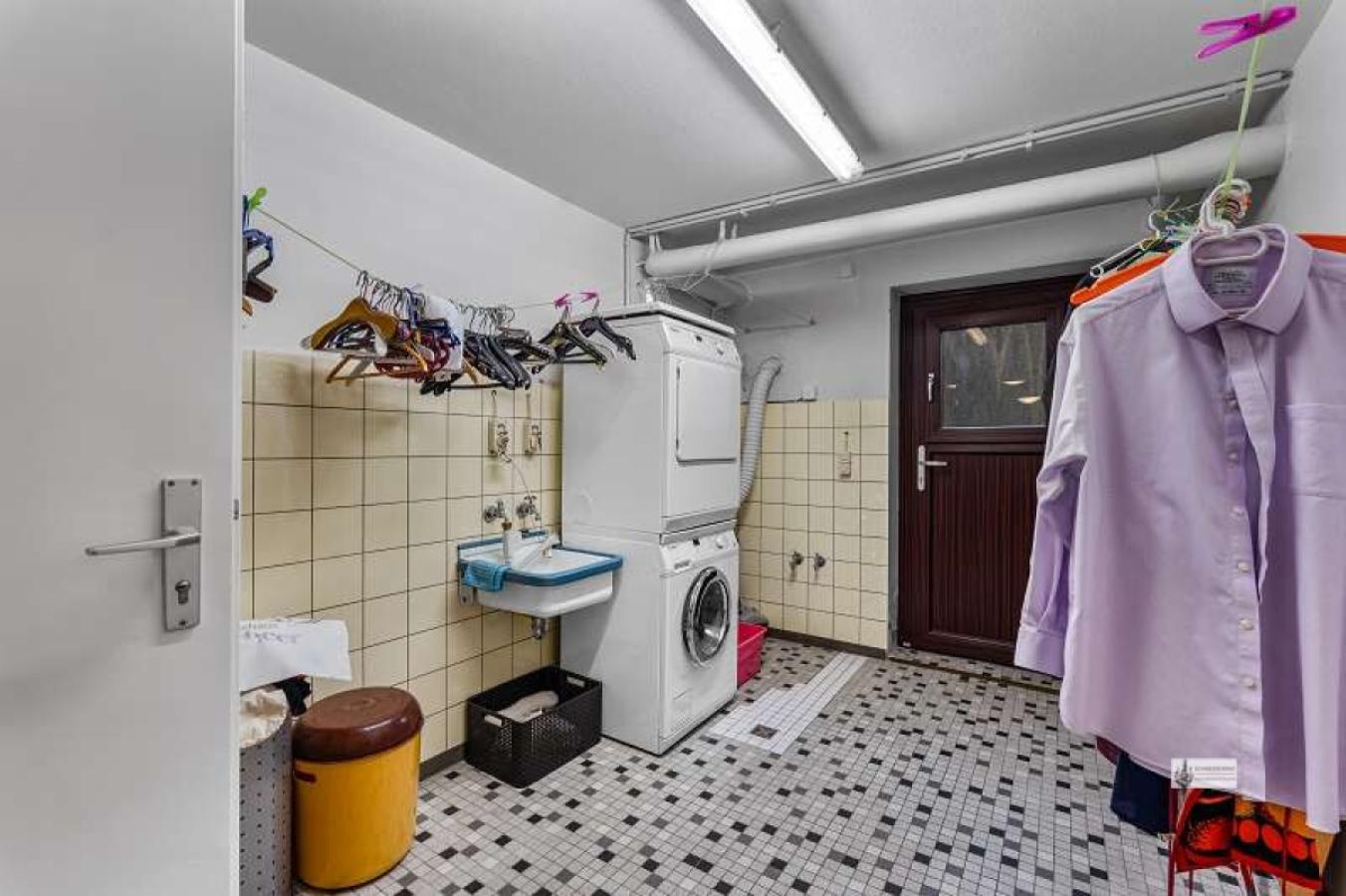Keller 6 als Waschcenter mit Gartentür