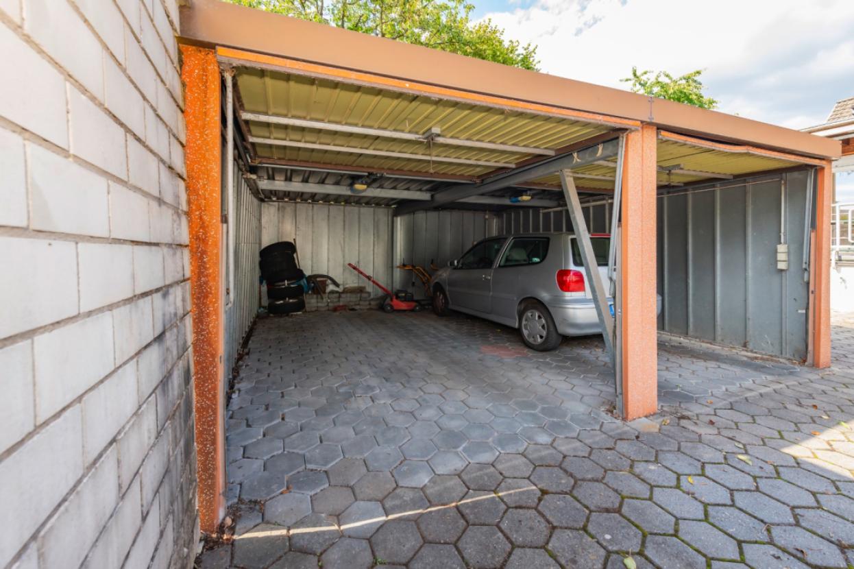 Garageplatz mit Absenkung