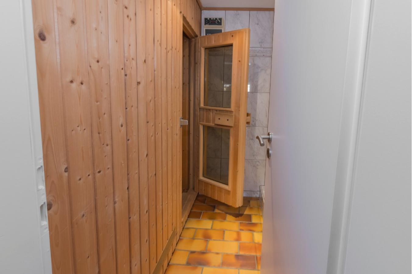 Sauna mit Dusche
