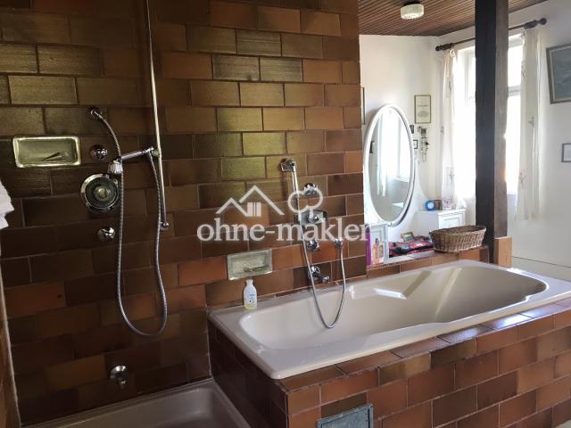 Badezimmer mit Ankleide 1. OG