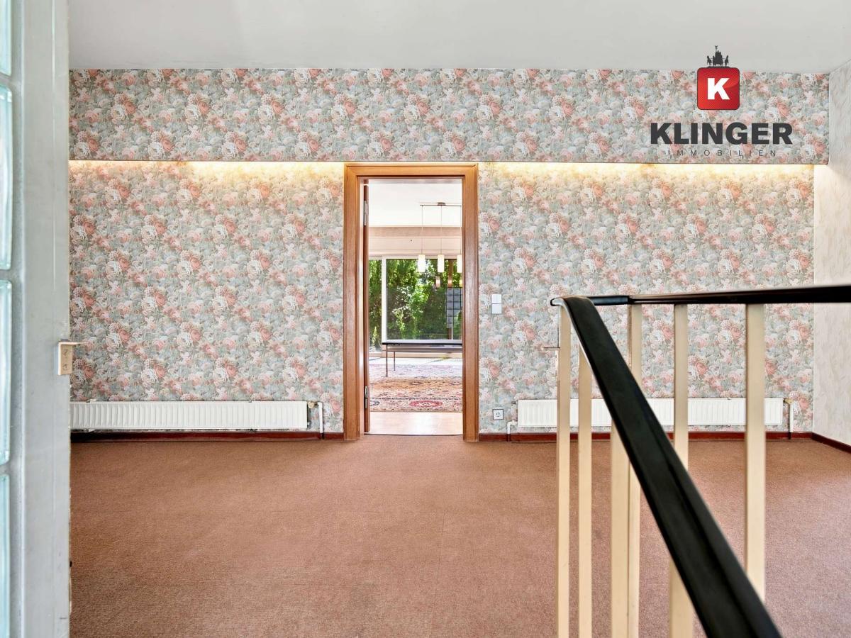 Blick von der Treppe des Untergeschosses in den Flur