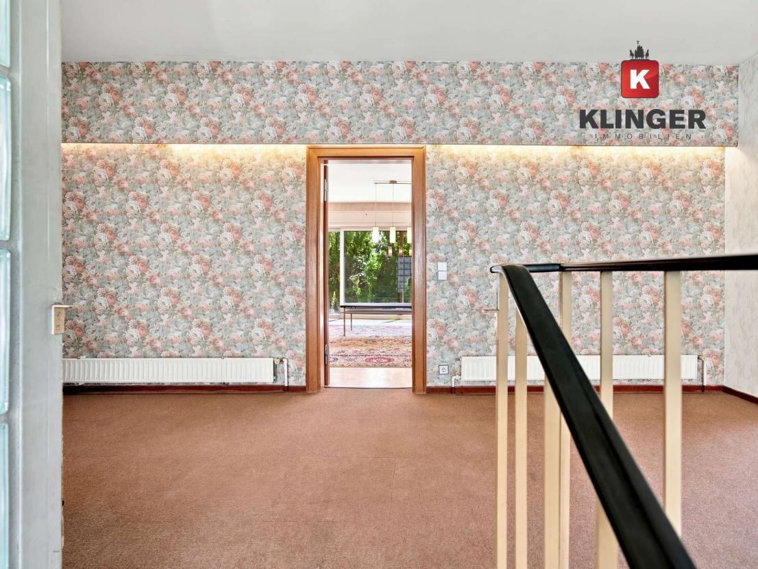 Blick von der Treppe des Untergeschosses in den Flur