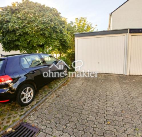 Garage mit 2. Stellplatz link