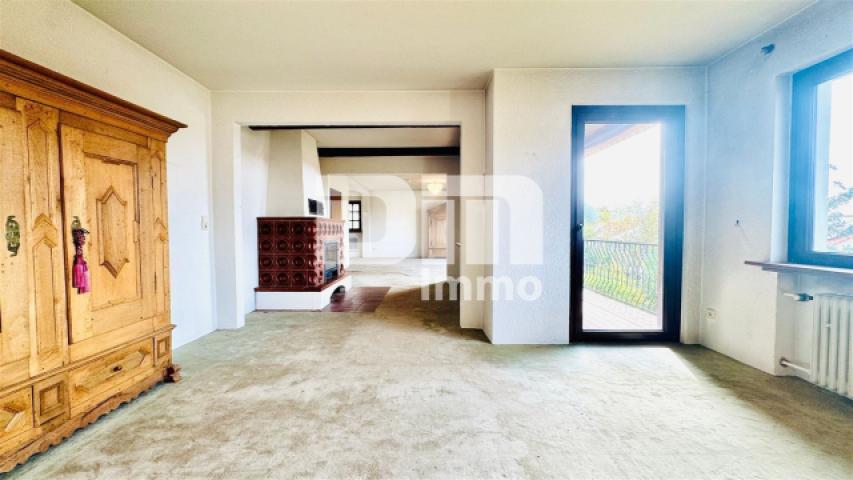 EG Wohn / Esszimmer / 2x Zugang Loggia /Kachelofen