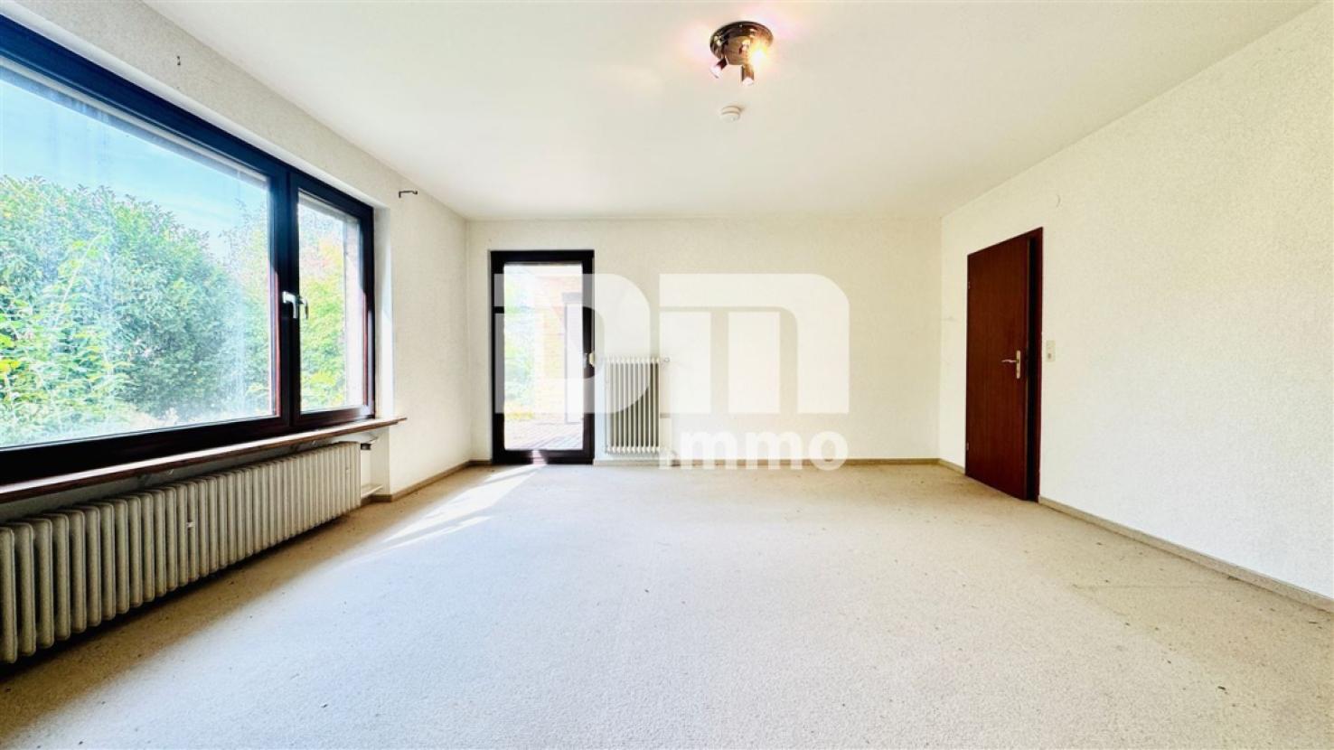 Souterrain Wohn / Schlafzimmer / Zugang Terrasse