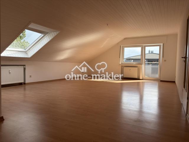 Wohnzimmer mit Balkon