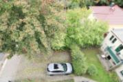 Blick auf Stellplatz von Dachterrasse