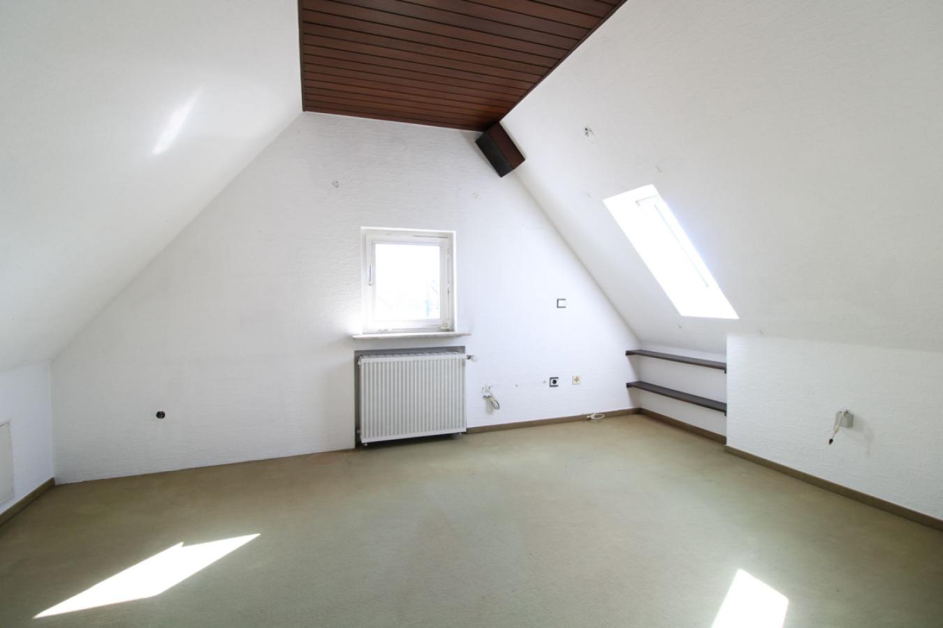 Schlafzimmer DG
