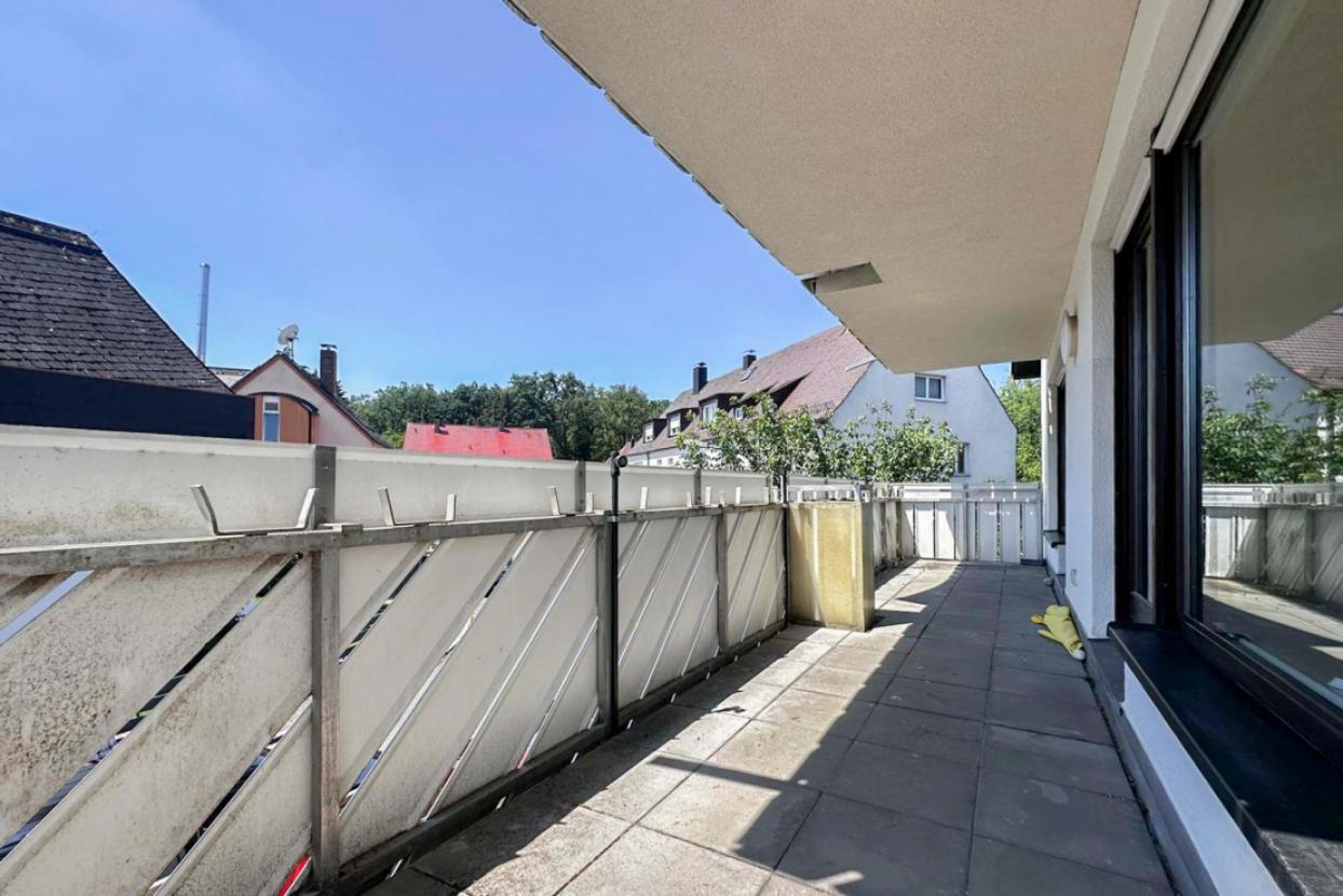 Balkon Wohn- und Schalfzimmer