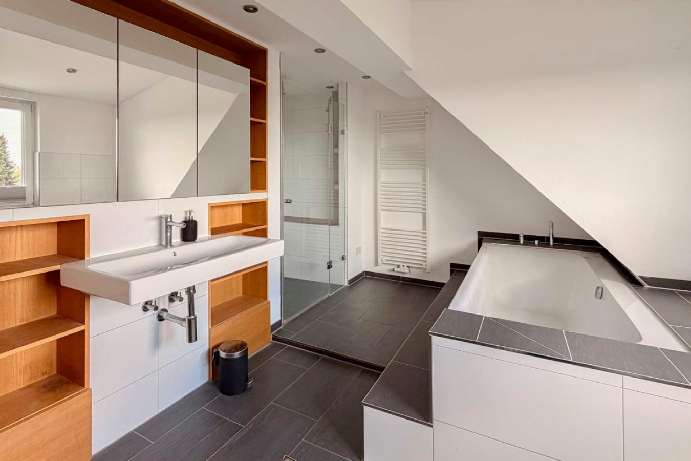 Badezimmer Ansicht DG