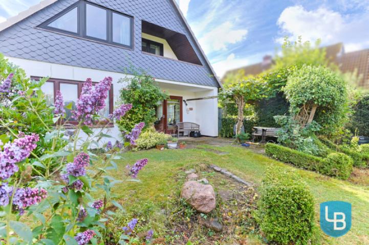 Blick zum Haus aus dem Garten