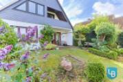 Blick zum Haus aus dem Garten